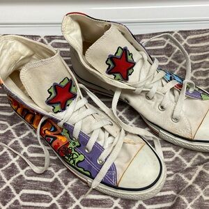 Nice pair of Converse All Star Chuck Taylor high tops!